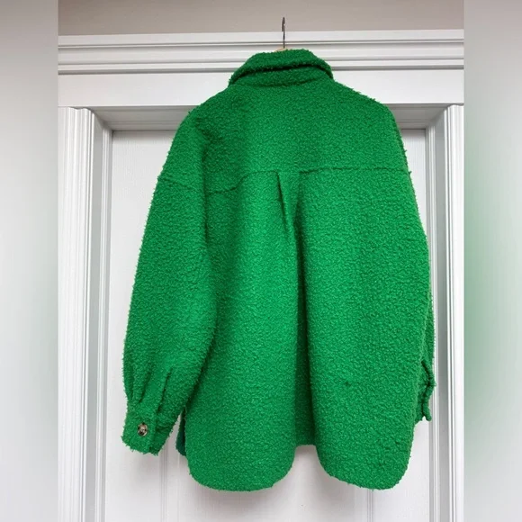 💚💚Green Textured Button-Up Shacket - Picture 2 of 4